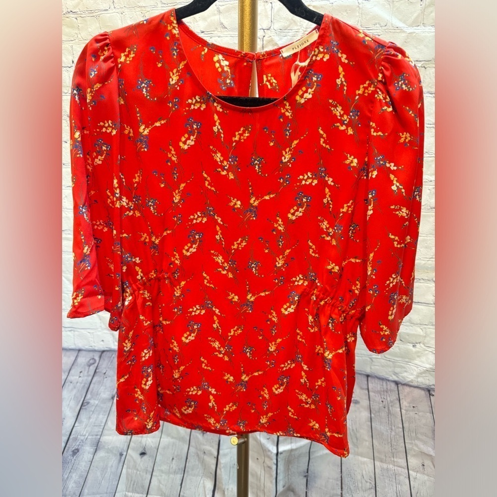 NWT PLEIONE ANTHROPOLOGIE RED RUCHED Floral Blouse MEDIUM MISSING SIZE-SAMPLE